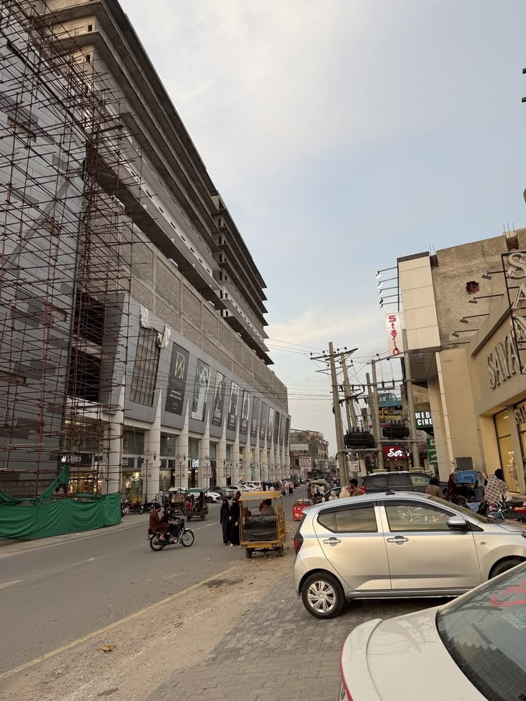 10 . MARLA COMMERCIAL PLOT IS AVAILABLE FOR SALE IN VALENCIA TOWN N BLOCK — 1 / 1