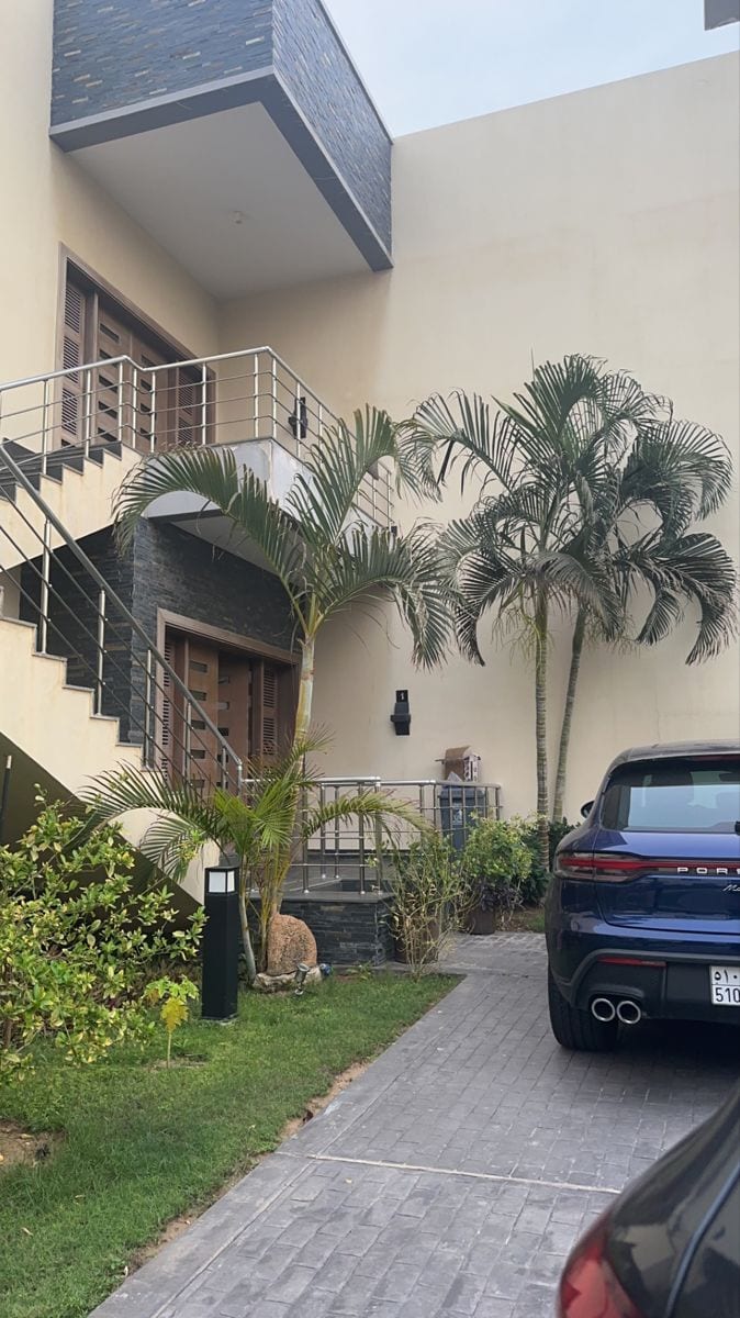 Booking 3 Bedrooms Lounge Brand New West Open Second Floor — 1 / 1