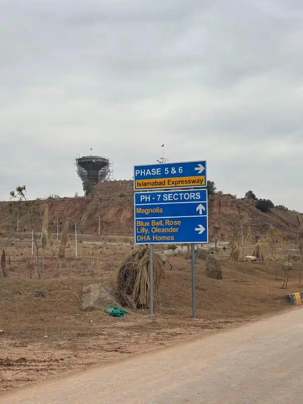 In DHA Phase 7 (Old DHA Valley) 5 Marla Very Beautiful and Prime Location's Plots for Sale and Purchase. — 1 / 2