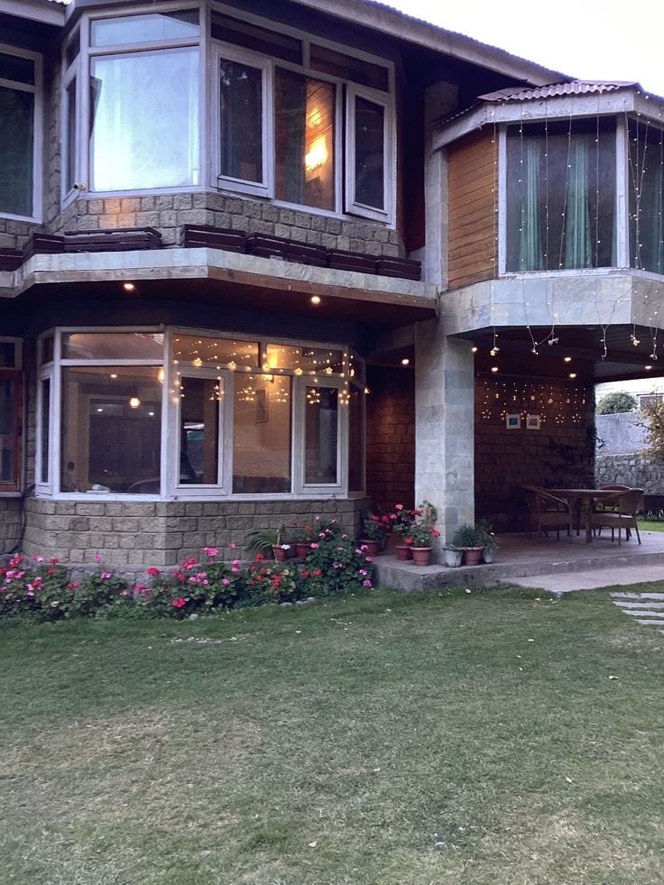 Luxury Designer Farm House — 1 / 1
