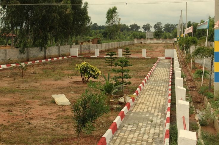 60-ft Road Facing Nearby Park and Main Boulevard — 1 / 1
