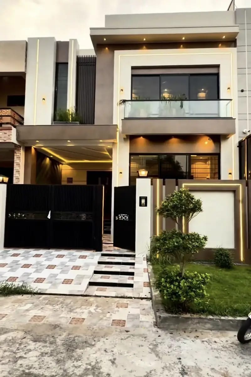 2.45 Crore 5 Marla House Available For Sale In B Block — 1 / 1