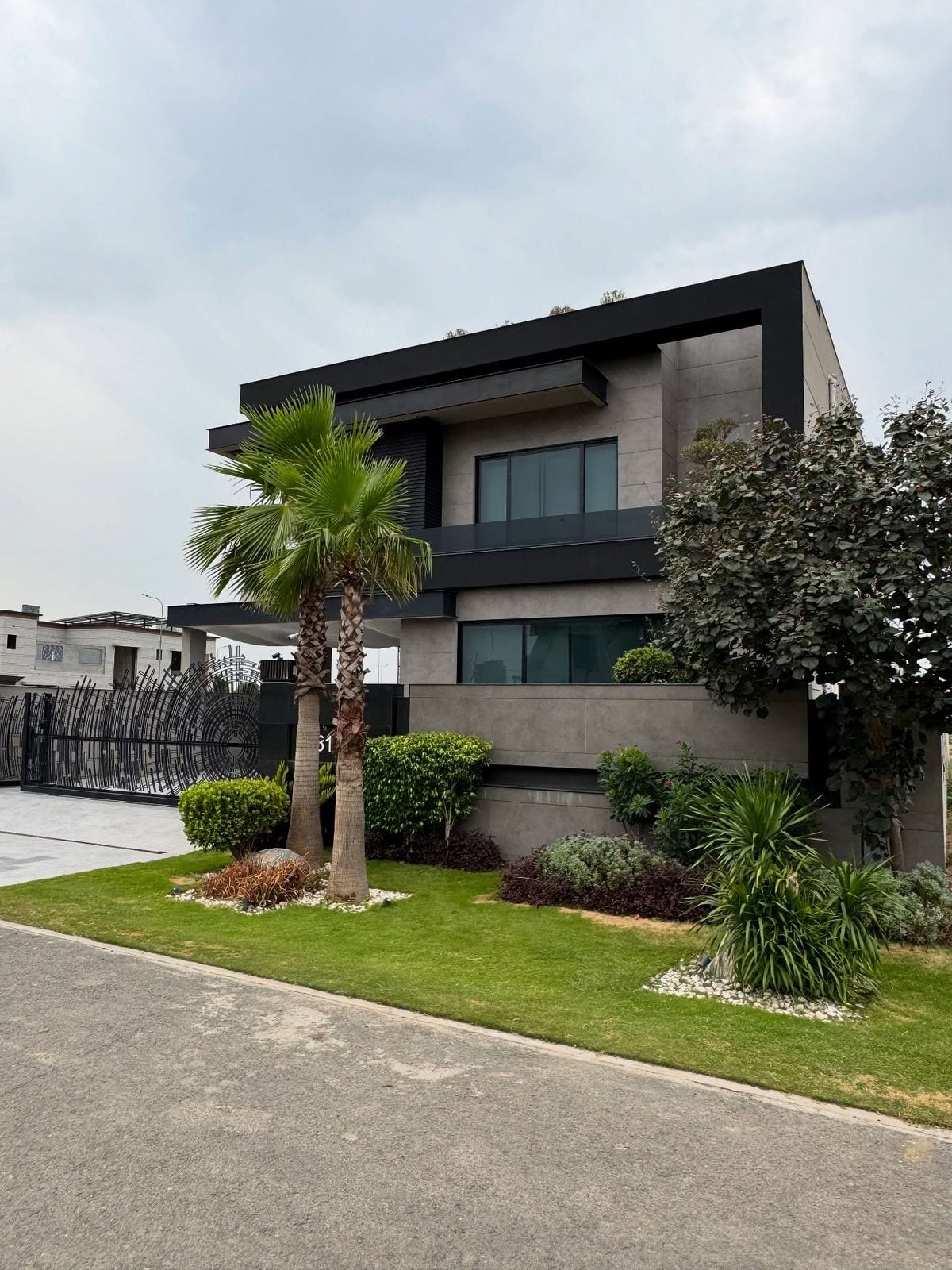 6 Kanal House In Model Town - Block E Is Available For Sale — 1 / 1