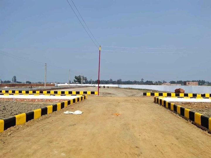 10 Marla Prime Located Plot Near Park, Masjid and 250ft Road Available at Reasonable Price — 1 / 1