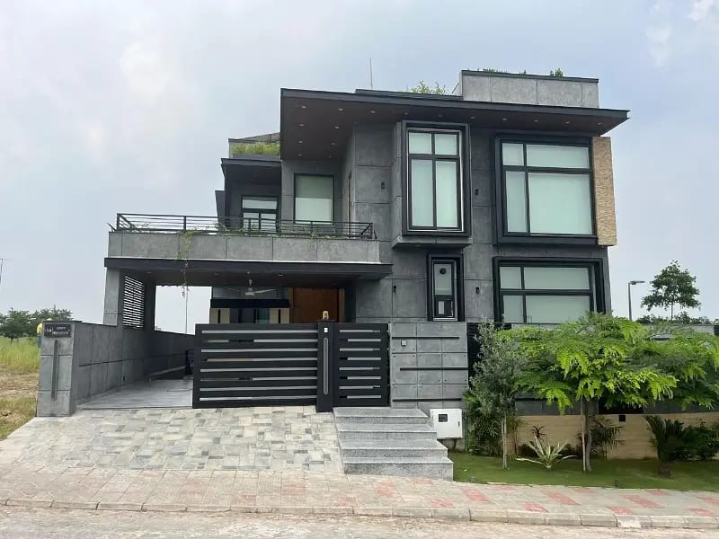 12.30 Crore Brand New Beautiful Location Designer House Corner Available — 1 / 1