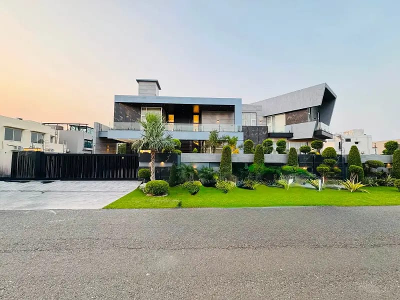49 Crore One of DHA's Finest 2-Kanal Luxury Homes | Full Basement | 7 Bedrooms | Modern Elegance — 1 / 1