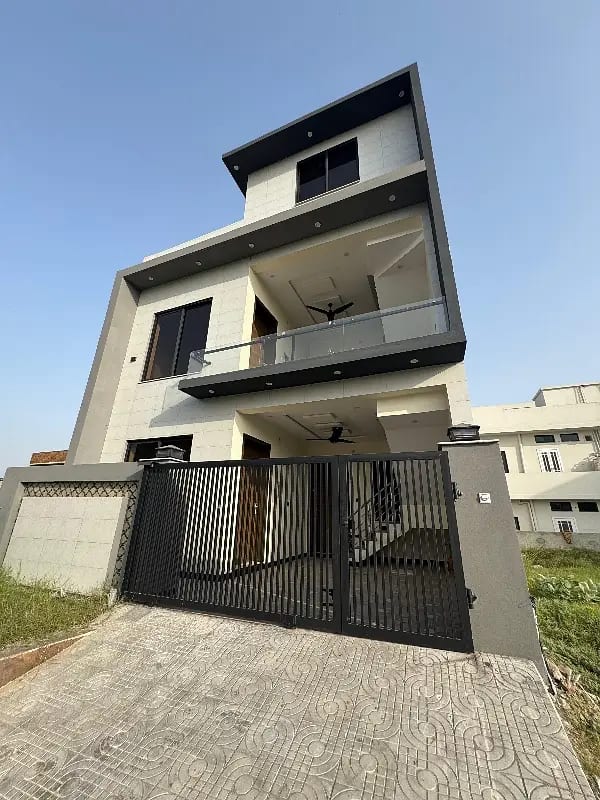 2.50 Crore 5 MARLA BRAND NEW HOUSE AVAILABLE FOR SALE — 1 / 1