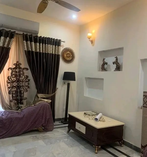 2.60 Crore Stunning 10 Marla House In IEP Engineers Town Available — 1 / 3