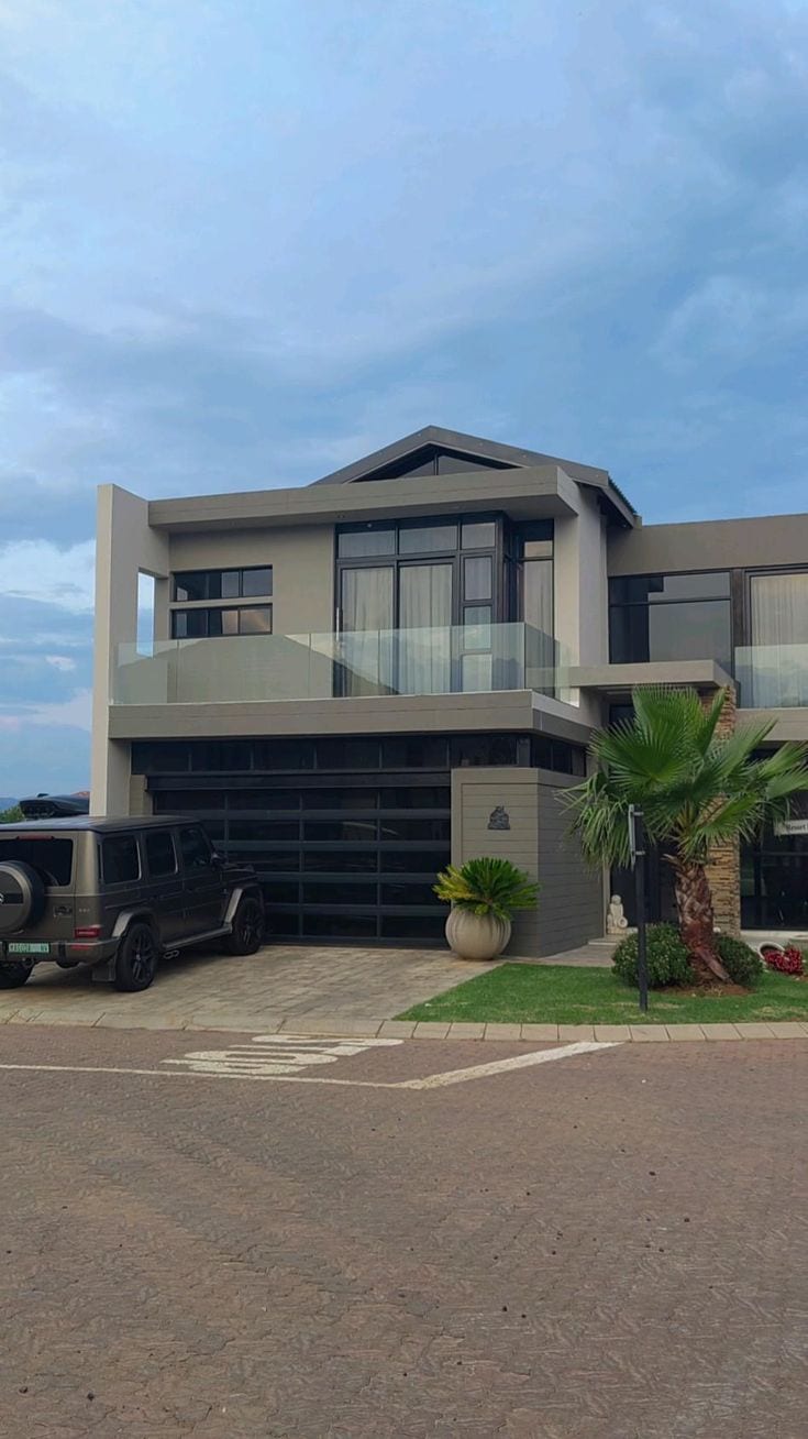 Defence 500 Vi Owner Built Well Maintained Bungalow For Sale — 1 / 1