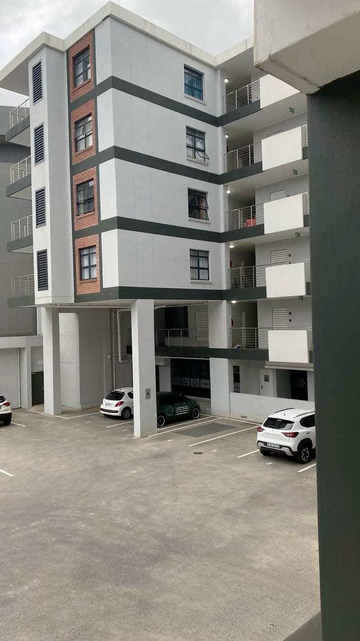 180 Square Yards Flat Located In PECHS Block 6 Is Available For sale — 1 / 1