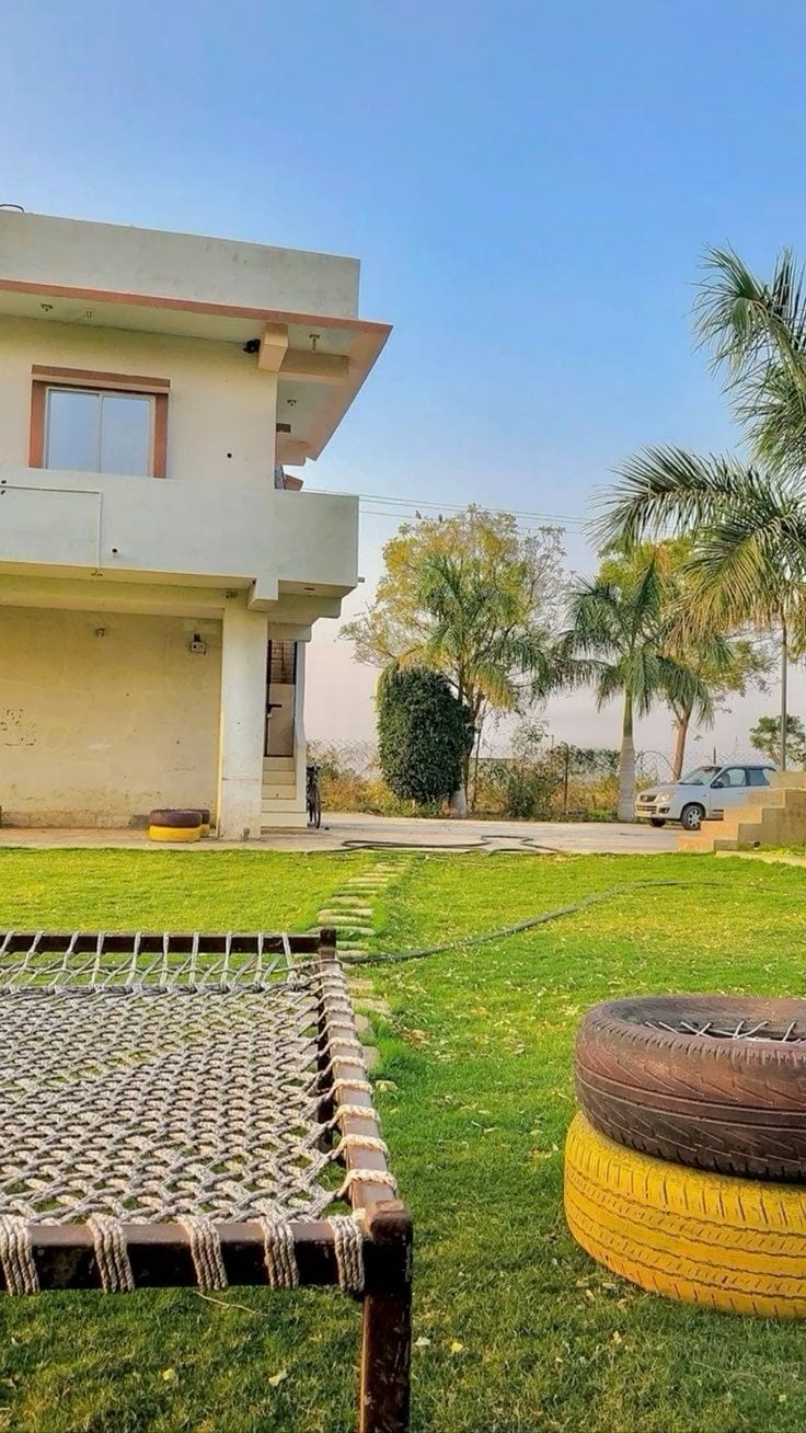 5kanal Fully luxury Furnished Corner Farmhouse Available For Sale — 1 / 1