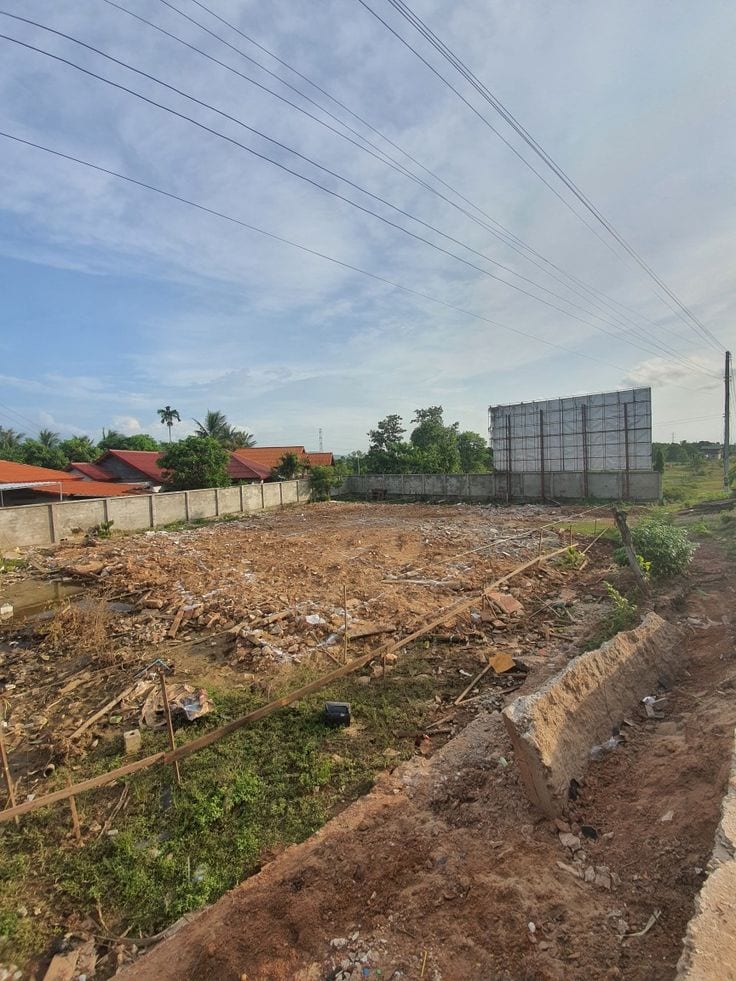 10 Marla Ideal Located Possession Plot Near Park And Villa Community At Reasonable Price — 1 / 1