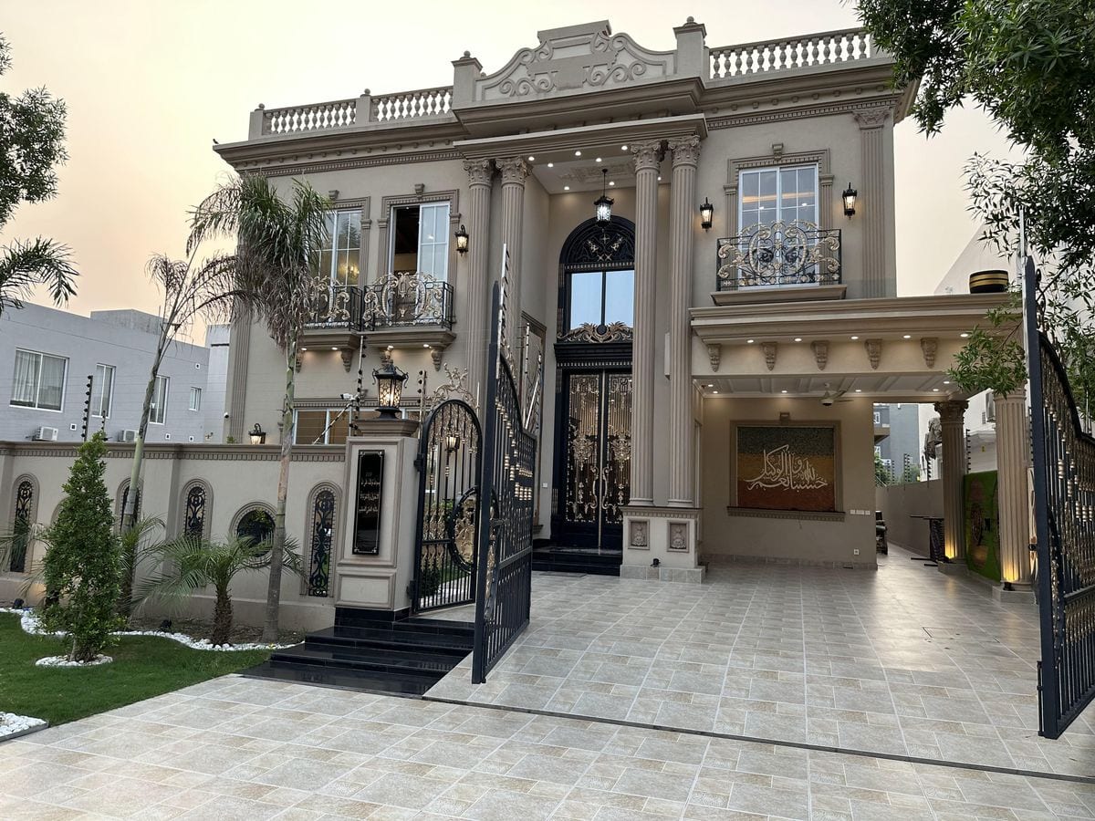 LUXURIOUS LIKE NEW BUNGALOW IN PHASE 8, ZONE A MOST PRIME LOCATION — 1 / 1