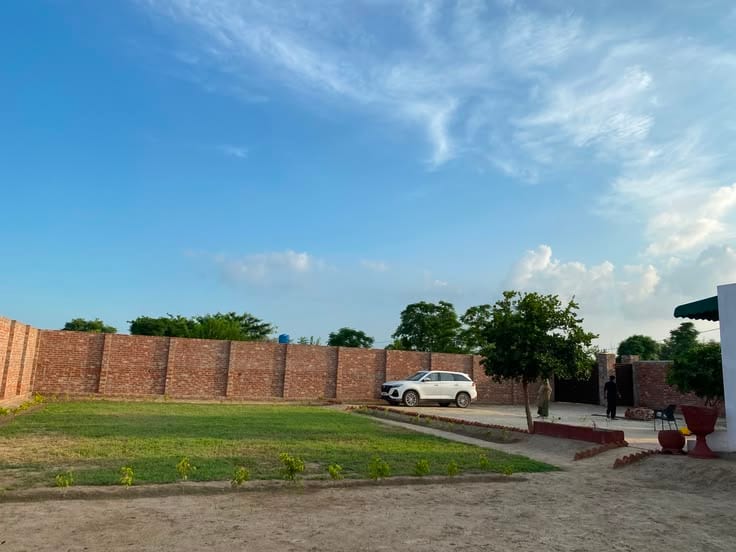 1 Kanal Ideal Located Possession Plot Near All Amenities and Main Boulevard Available at Reasonable Price — 1 / 1