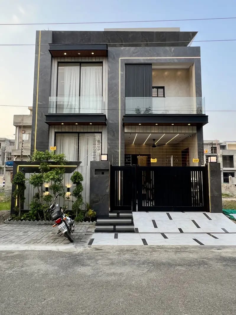 2.20 Crore 5 marla beautiful ultra modern house for sale in central park housing society lahore — 1 / 1