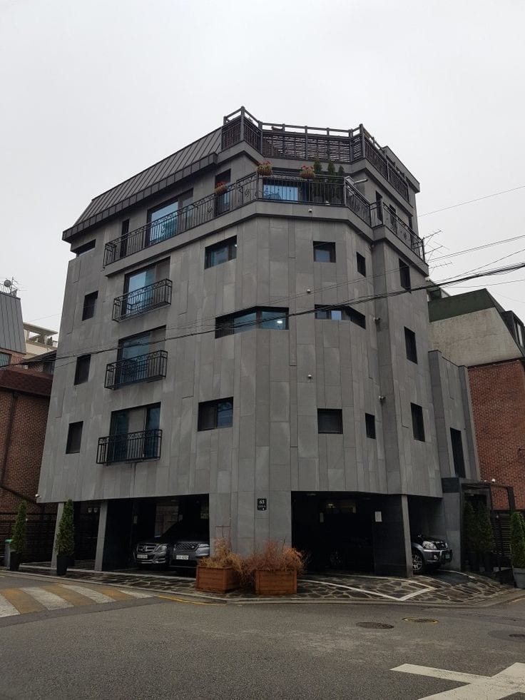 4-Side Corner Commercial Unit For Sale — 1 / 1