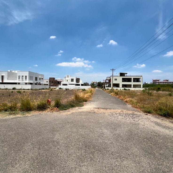 1 Kanal Plot Next To Main Boulevard — 1 / 1