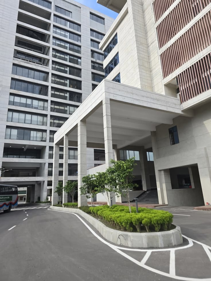 Business Sqaure 40*40 Comercial Plaza For Sale — 1 / 1