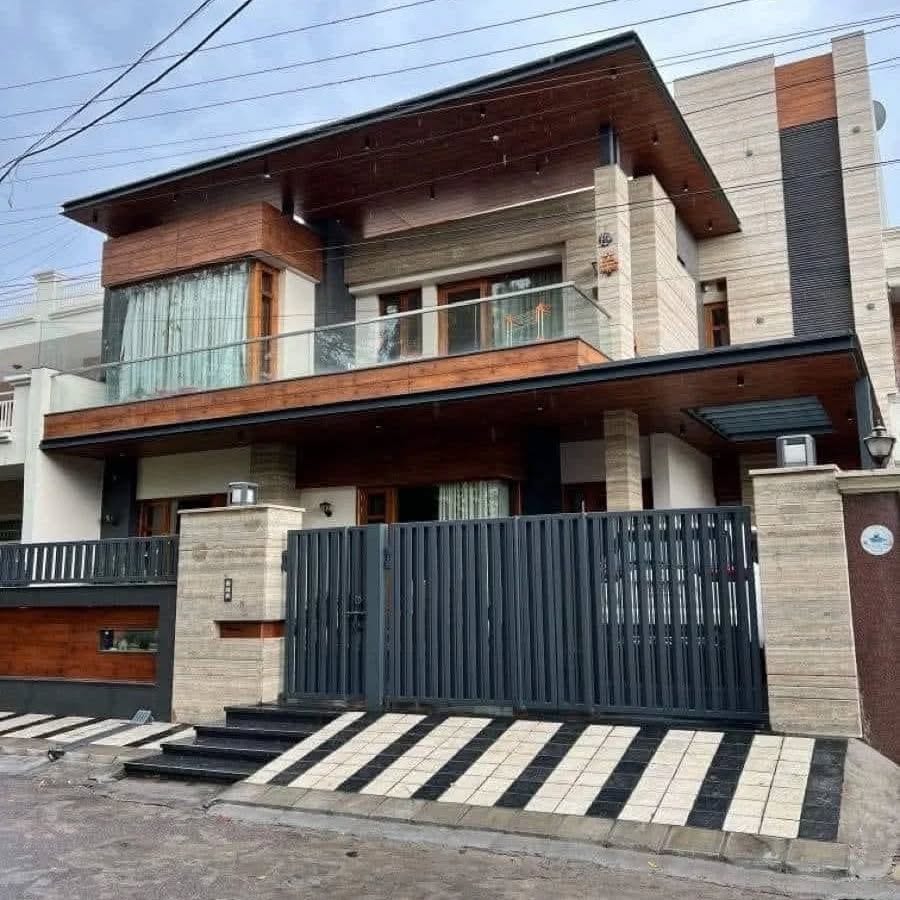 Grand 1 Kanal Luxury Mansion with Contemporary Design 15 Kv Solar System Install — 1 / 1