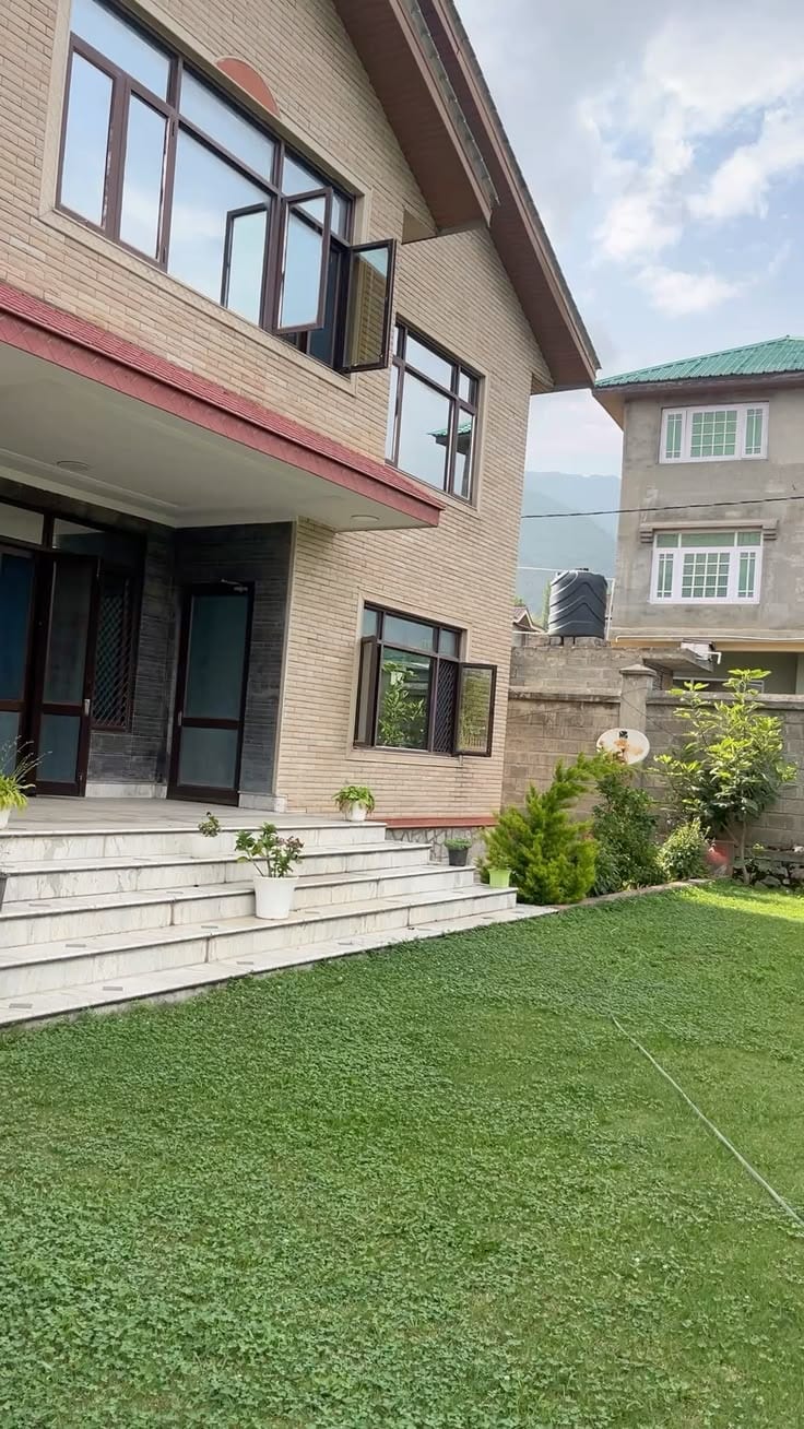 Gulberg Greens Farm House Sized 4 Kanal For Sale — 1 / 1