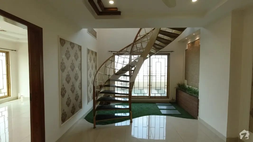 4.20 Crore Brand New 3 Bed Penthouse For Sale In Askari 11 Lahore — 1 / 2