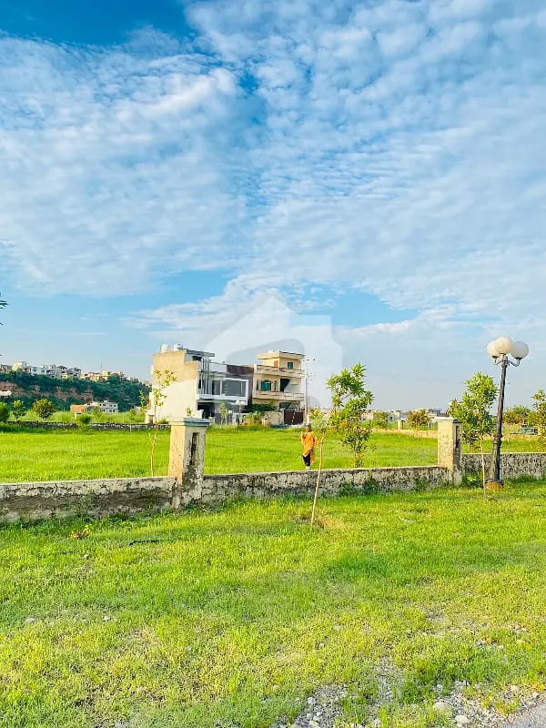 6 MARLA COMMERCIAL PLOT FOR SALE ON BEST PRICE — 1 / 1