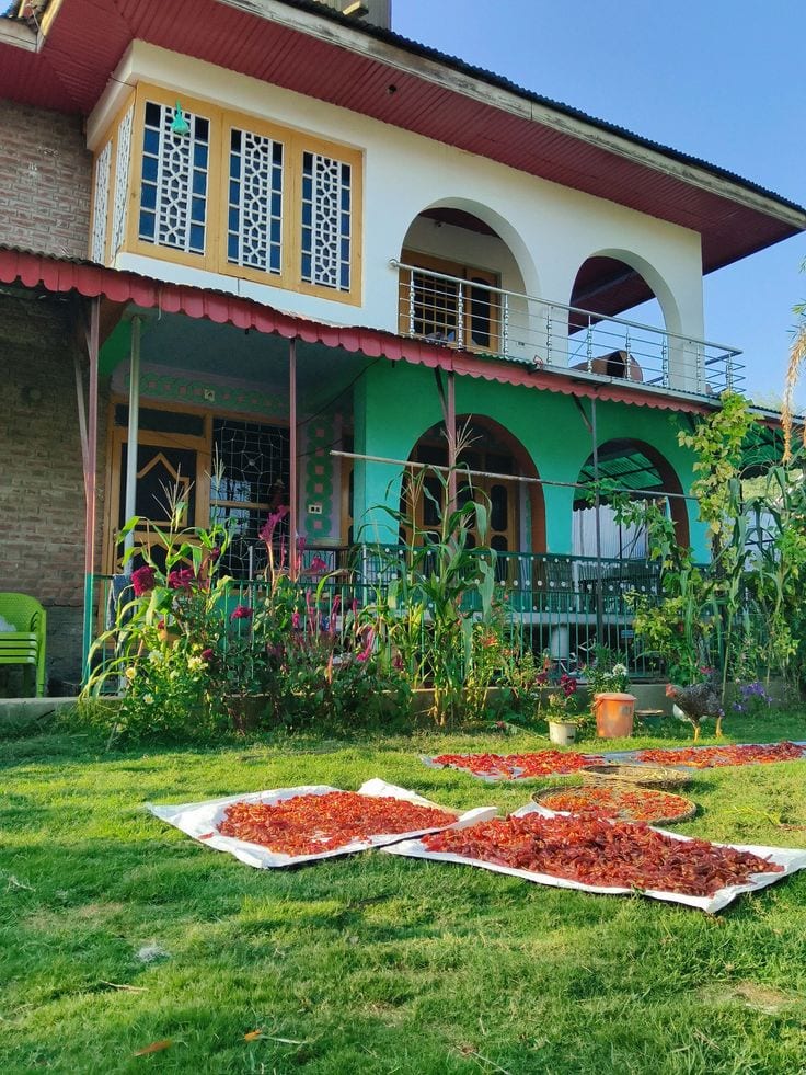 4 Kanal Corner Ready To Move Triple Storey Farmhouse For Sale — 1 / 1