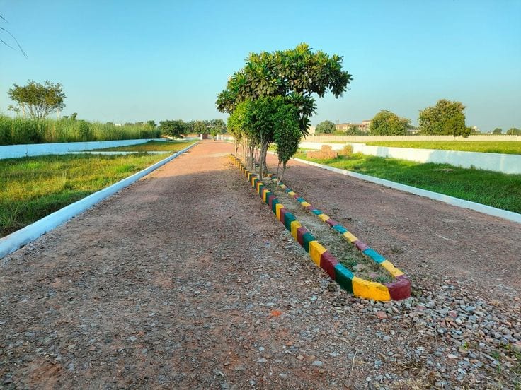 1 Kanal Prime Located Plot Near Park ,Takmeel Square, 250ft Road and Direct Access from 80ft Road — 1 / 1
