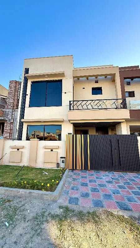 Marla Designer House Available For Sale — 1 / 6