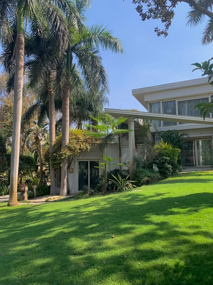 1000 Yards Top Quality Bungalow With Pool Basement Available For Sale — 1 / 1