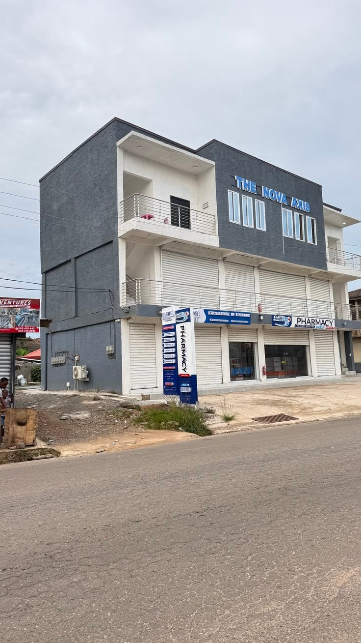 8 MARLA COMMERCIAL PLOT 2 SIDE OPEN MAIN COLLEGE ROAD LAHORE — 1 / 1