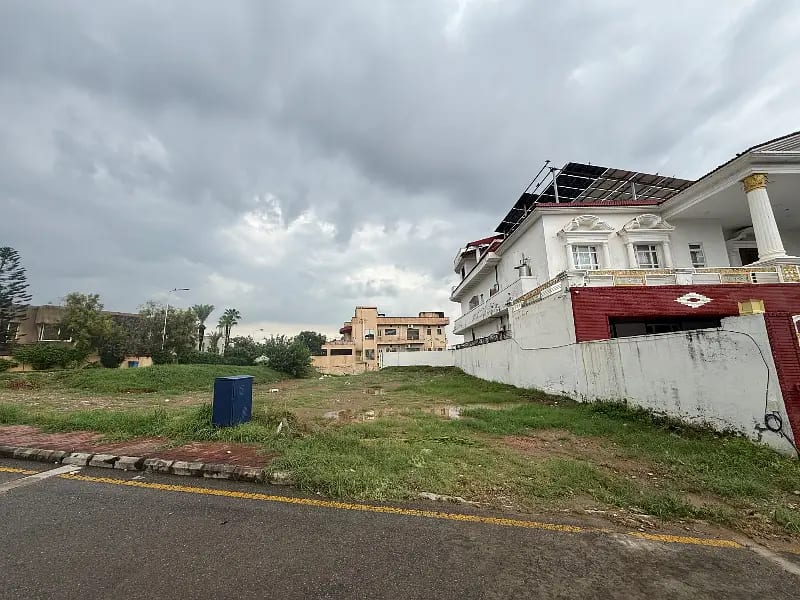 Kanal Corner Plot For Sale — 1 / 2