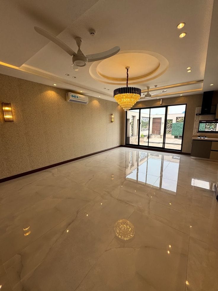 Prime Location A Centrally Located Upper Portion Is Available For Sale In Karachi — 1 / 1