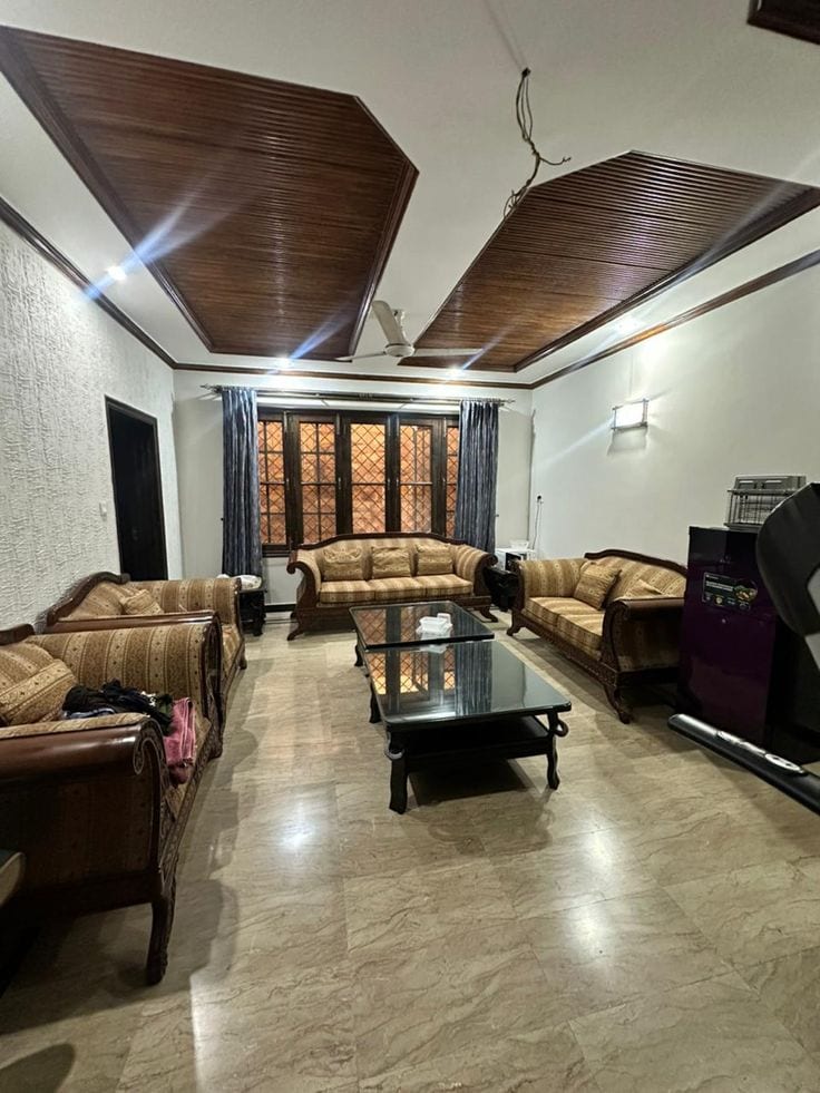 Upper Portion Sized 200 Square Yards Available In Mehmoodabad Number 1 — 1 / 1