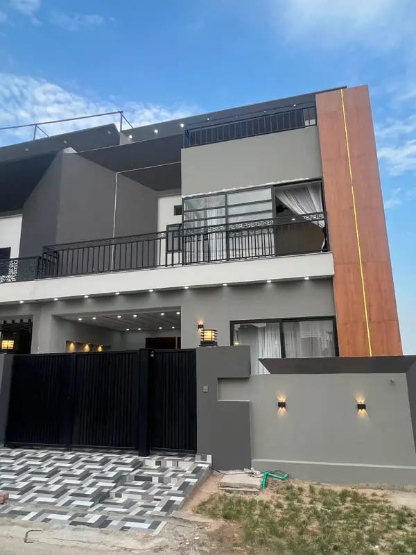 2.35 Crore 5.33 Marla Modern Elevation House For Sale Buch Villas Multan — 1 / 1