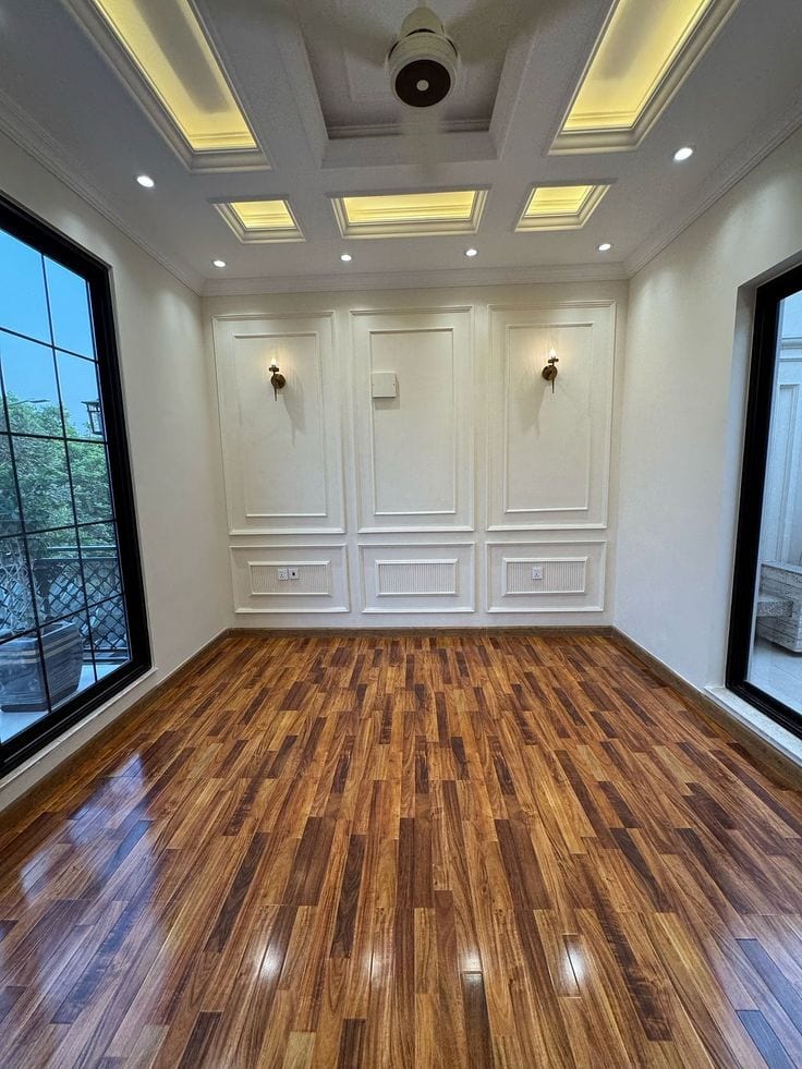Corner 4.25 Marla First Floor Flat For Sale 2. bed Hot Location of Muslim Town — 1 / 1