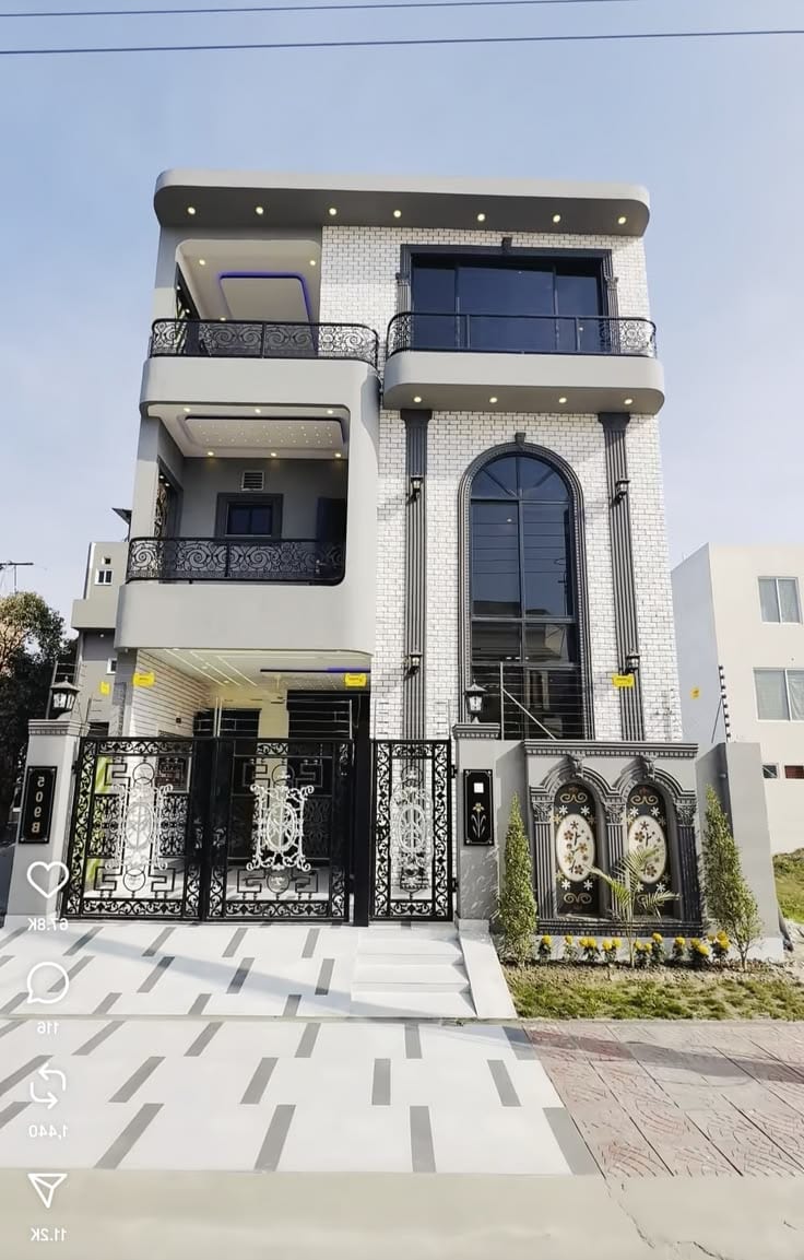 1 Kanal Beautiful House in Garden Town — 1 / 1