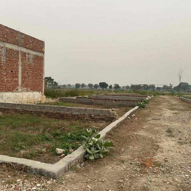 Sale The Ideally Located Residential Plot For An Incredible Price — 1 / 1