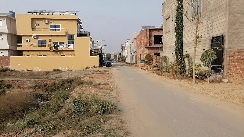25 Lacs Your Search Ends Right Here With The Beautiful Prime Location Commercial Plot In Golf View Lane At Affordable — 1 / 1