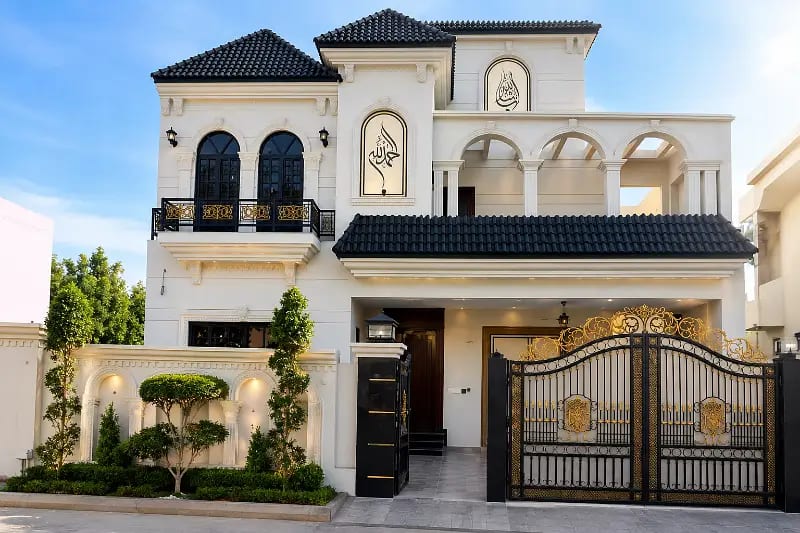 4.38 Crore 10 Marla Elite Class New House Available For Sale — 1 / 1