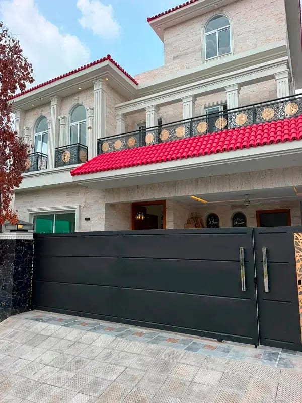 7.70 Crore 10 Marla Brand New Double Unit House For Sale At Prime — 1 / 3