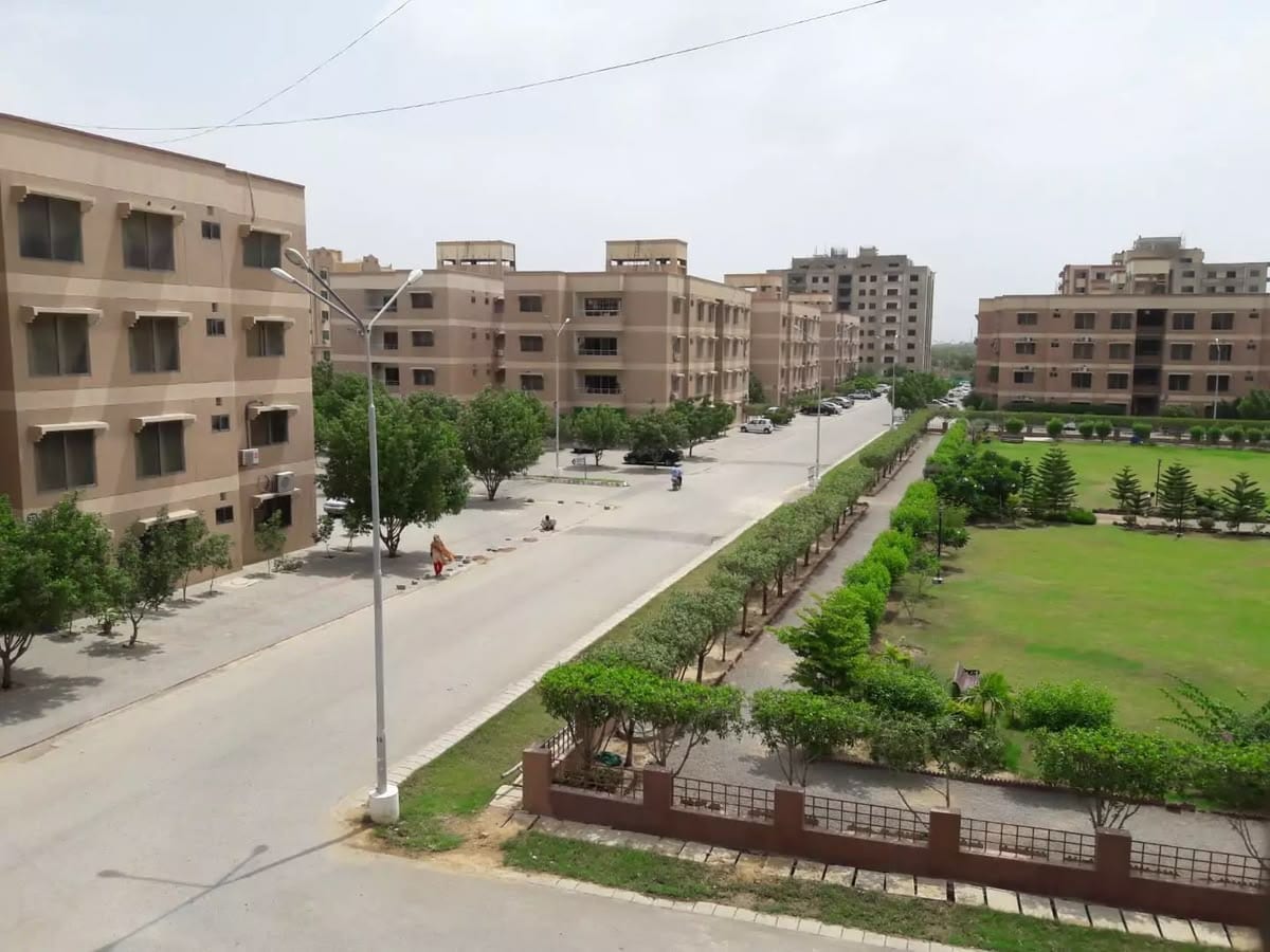 PREMIUM COMMERCIAL PLOT AVAILABLE FOR SALE AT CLIFTON BLOCK 3 — 1 / 1