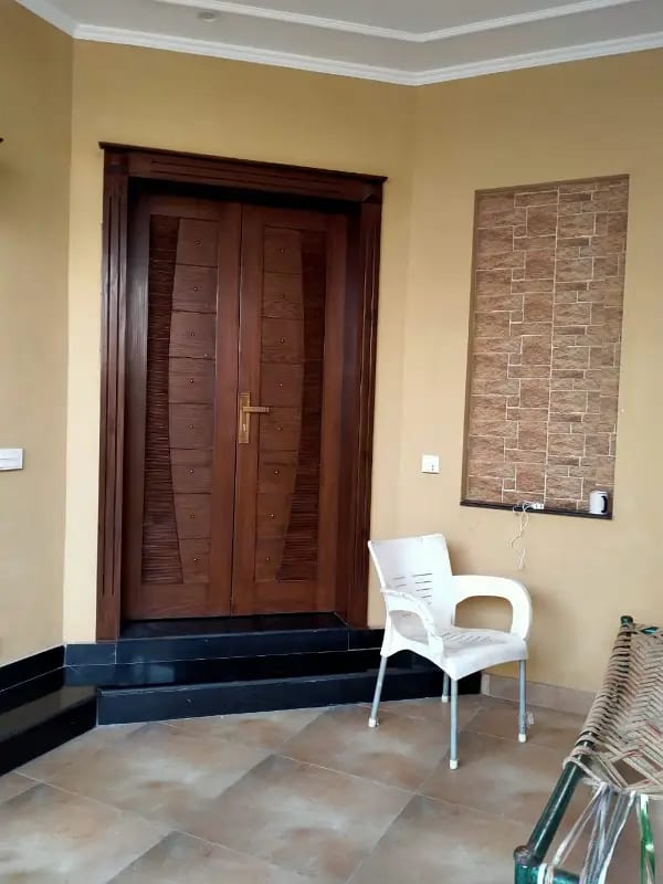 2.75 Crore 5 Marla lavish double storey well maintain house available for sale in dha phase 9 town. — 1 / 4