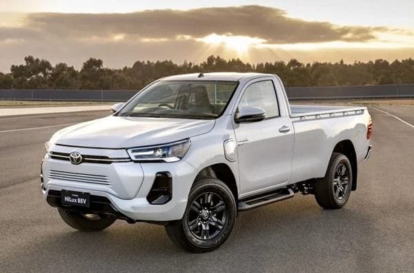 Toyota Hilux Revo V 2021 — photo 1 of 1