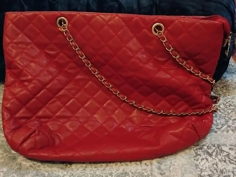 Red Quilted Handbag with Gold Chain Strap – Like New — 1 / 1