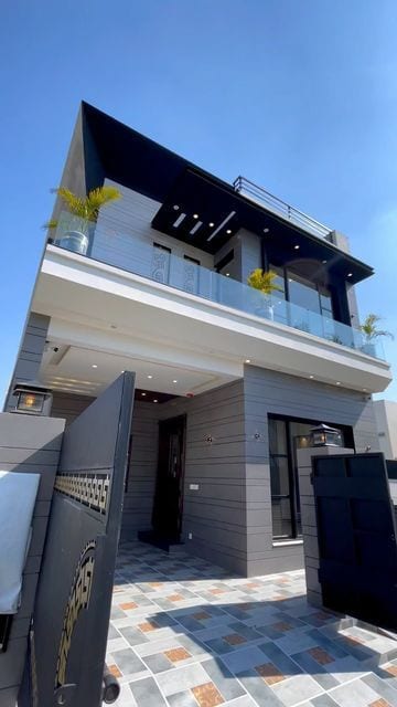 3 Bed D/D Well Maintain 250 Sq Yard Portion With Roof — 1 / 1