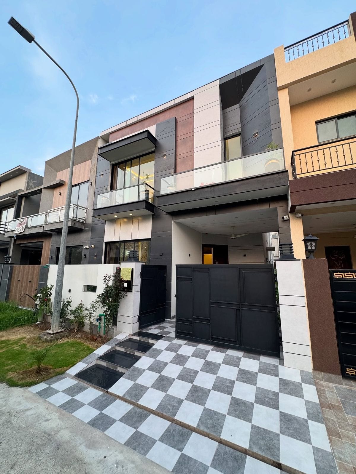F8 Brand New House For Sale — 1 / 1