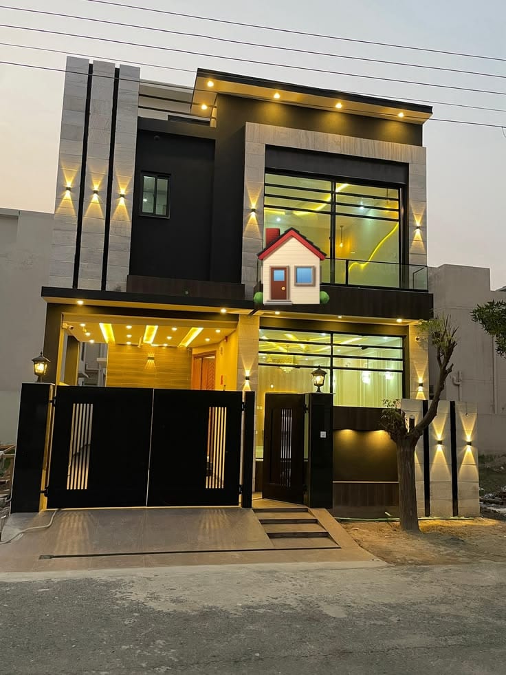 8 Kanal 2 Marla House On Main Boulevard Gulberg Available For Sale Next To Hafeez center — 1 / 1