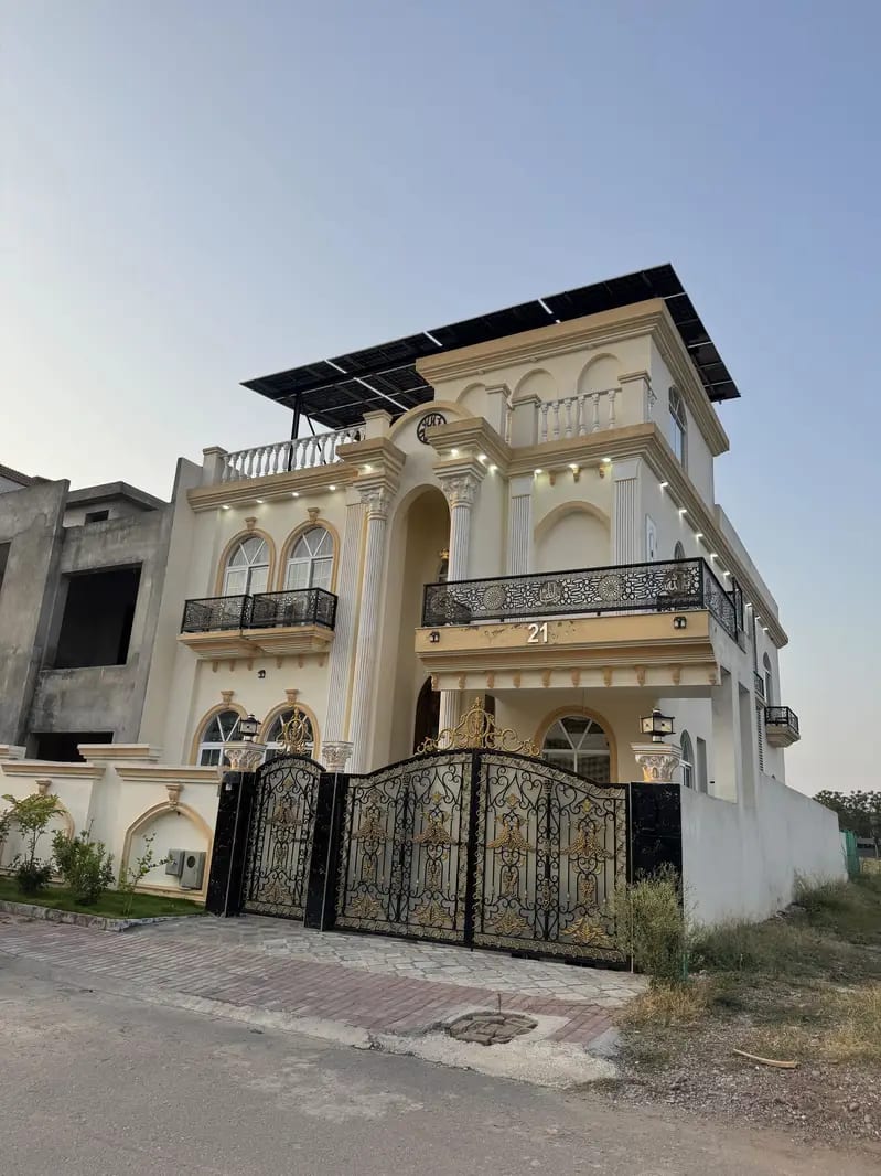 la Triple Story Spanish Fully Deisgner House Islamabad With Swimming Pool And Solar Bahria Town Islamabad — 1 / 1
