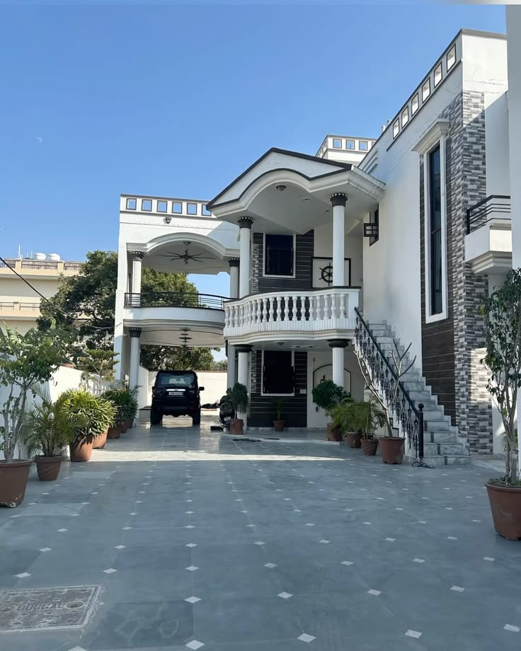 New Luxury House — 1 / 1